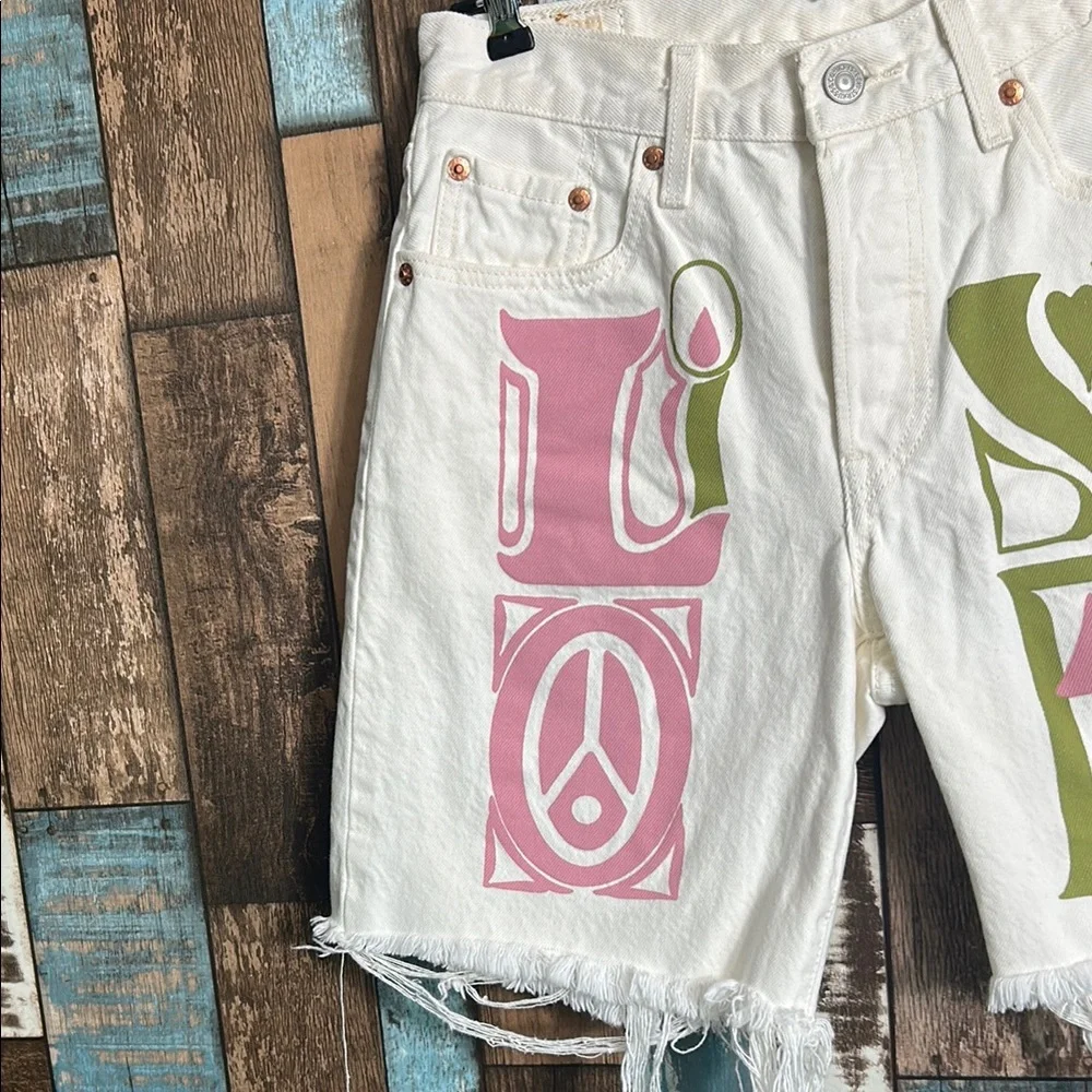 Levi’s 501 24 Stylish Cream Shorts with love design - Picture 3 of 16
